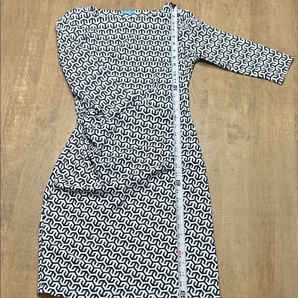 J. McLaughlin Chic Navy and White Geometric Long Sleeve Dress - Picture 7 of 8